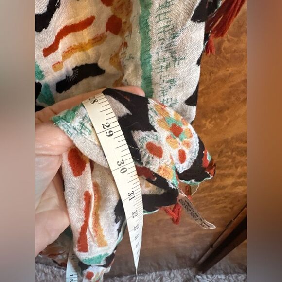 Viscose Neck scarf with tassels - Picture 2 of 4